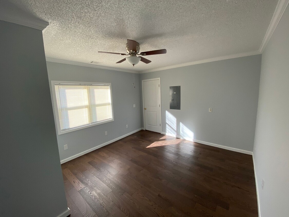 Building Photo - 206 Sterling Cross Dr