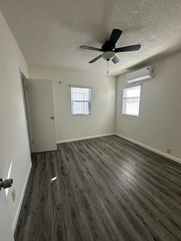 Building Photo - 241 1/2 W 89th St