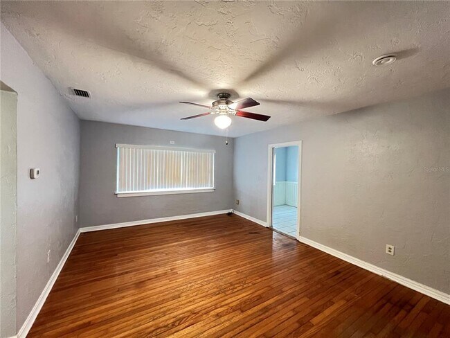 Foto del edificio - 3725 E Fort King St