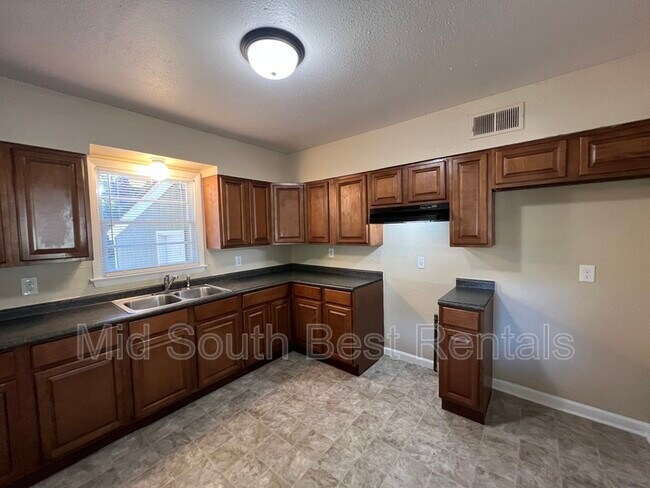 Foto del edificio - 1689 Martha Dr