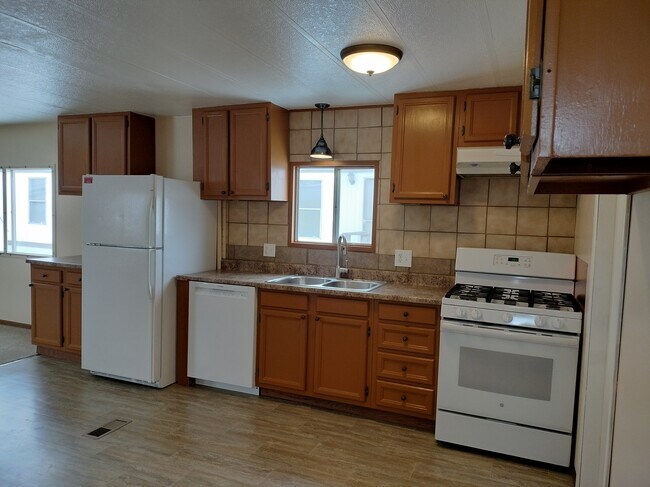Building Photo - 193 Countryside Cir