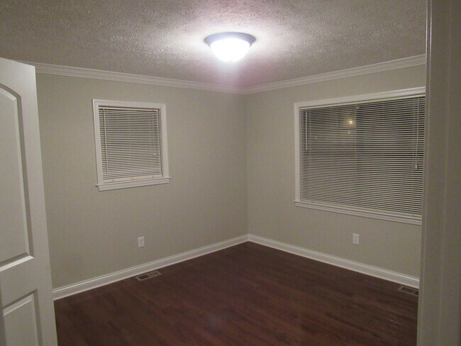 Foto del edificio - 4 Bedroom, 3 Bath Basement Ranch with Coun...