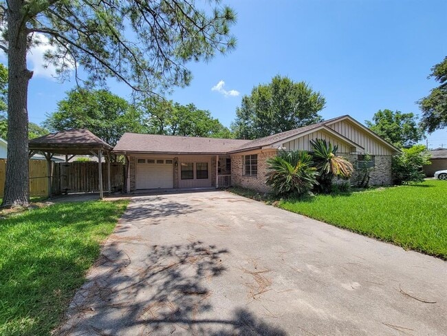 Building Photo - 1703 Raintree Dr