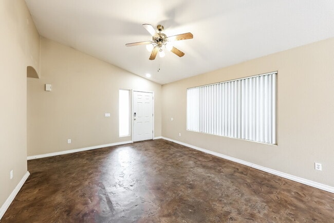 Foto del edificio - 1327 E Muriel Dr