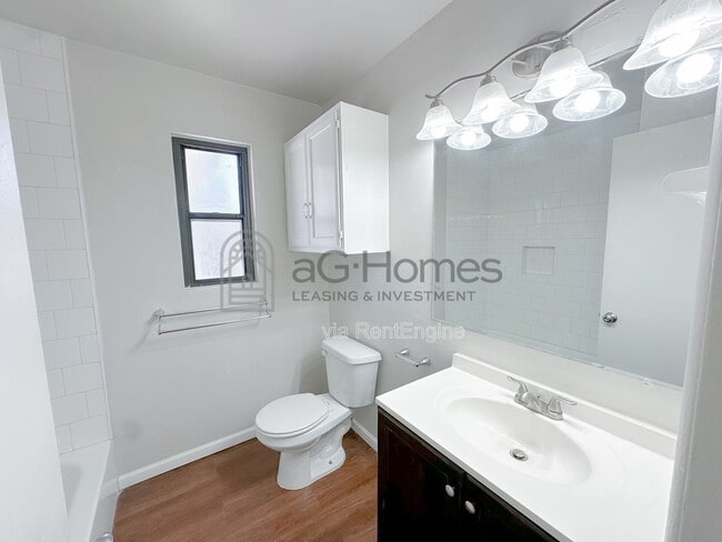 Building Photo - 3032 NW 70th St