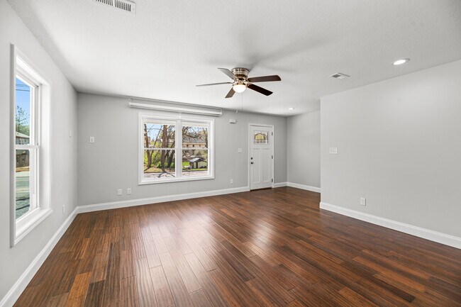 Living Room - 623 Lord Ave