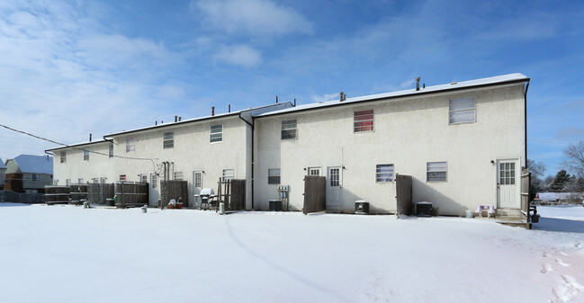 Building Photo - 1701-1721 Carstare Dr