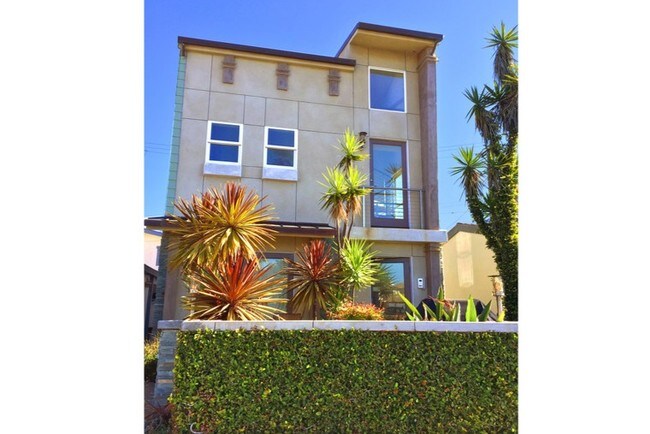 Hermosos jardines. - 1826 W Balboa Blvd