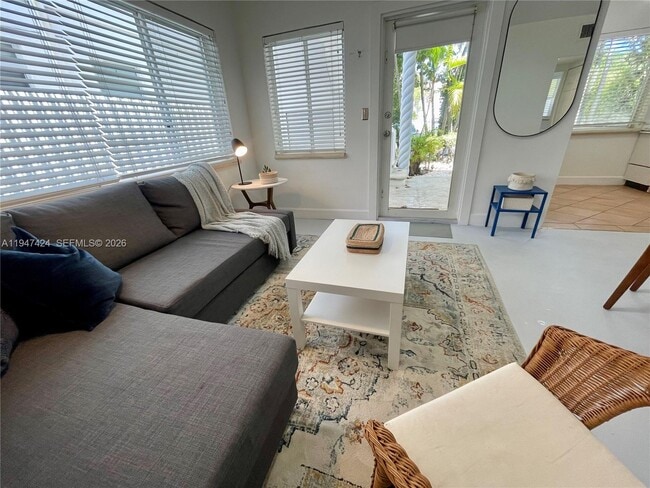 Foto del edificio - 8036 Harding Ave