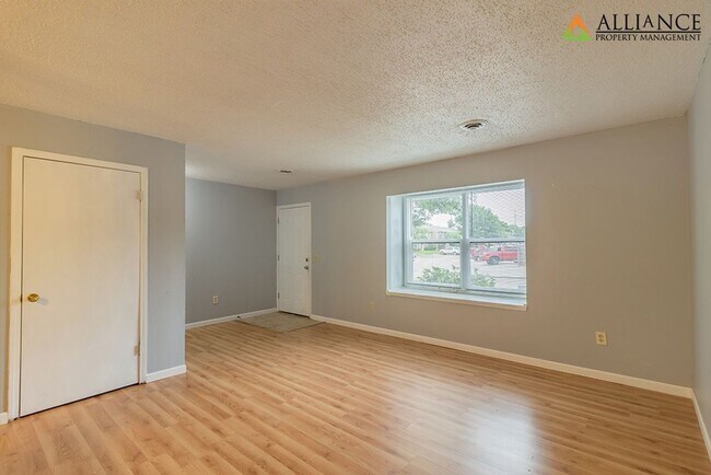 Foto del edificio - Recently Updated!