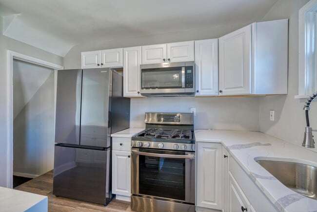 Building Photo - Brand New 3 Bed City Rowhome- ONE MONTH FR...