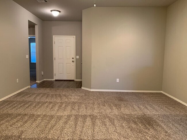 Building Photo - Beautiful Home With Move In Special!!!!