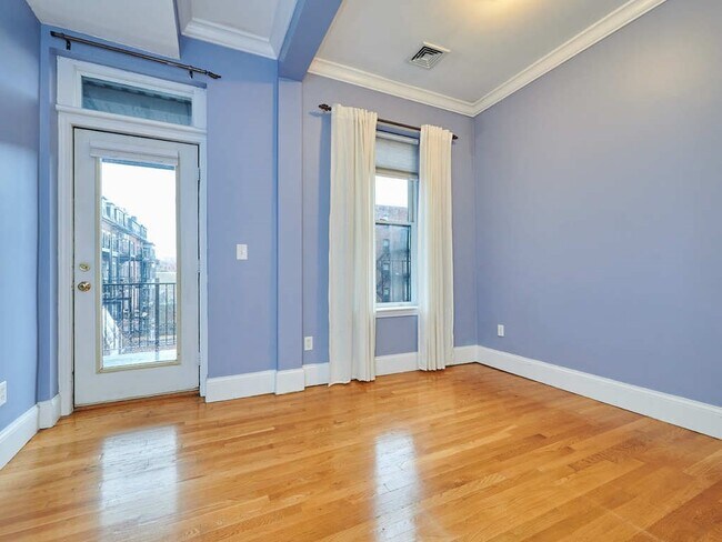 Building Photo - 754 Tremont St