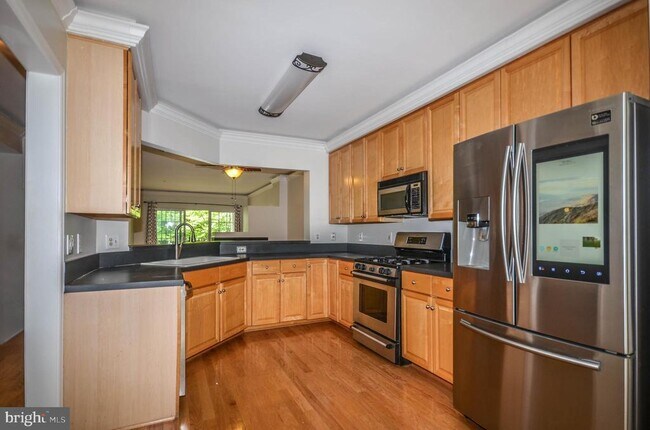Foto del edificio - 8860 Ashgrove House Ln