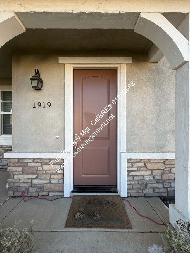 Foto del edificio - Beautiful Newer Two Story Home in the Gated Community of HG Gardens