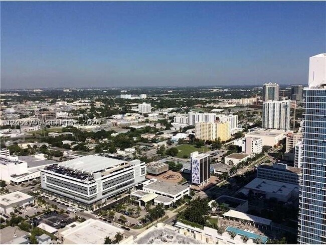 Building Photo - 1900 N Bayshore Dr