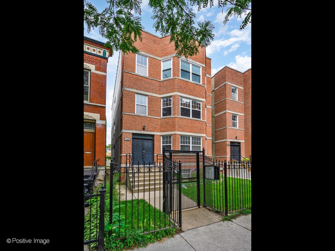 Primary Photo - 1520 N Leavitt St