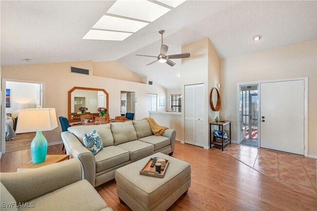 Building Photo - 878 Meadowland Dr