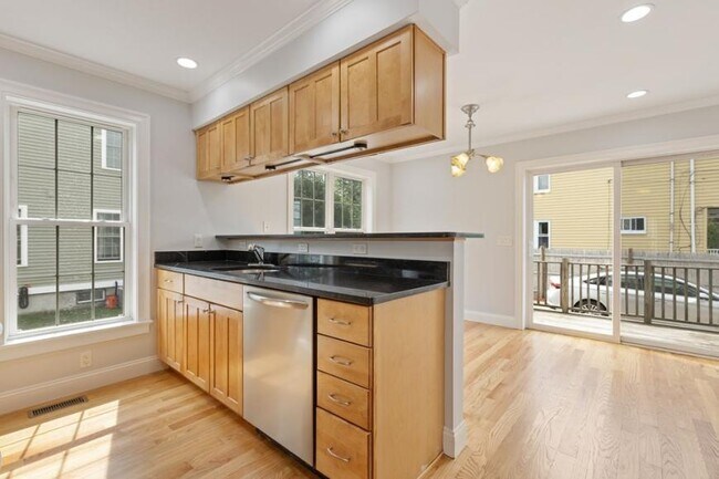 Building Photo - 4 bedroom in Boston MA 02134