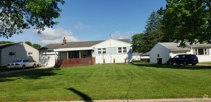 Building Photo - 460 Meadowbrook Ave