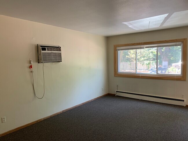 Building Photo - 418 7th St SE
