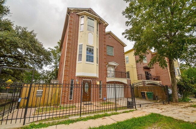 Building Photo - 513 Vincent St