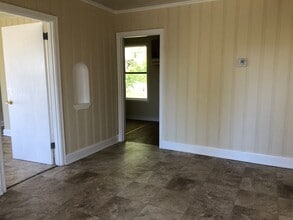 Building Photo - 128 College Park Cir