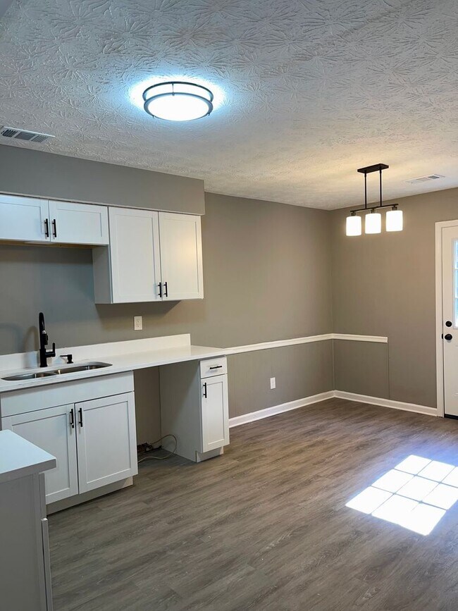 Foto del edificio - 378/380 Riverbrook Ct