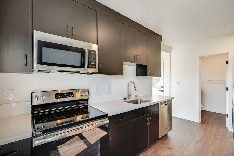 Foto principal - 2 bed/1 bath Luxury Casita, Age Restrict f...