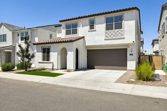 Building Photo - 1350 W Javelina Dr