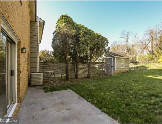 Building Photo - 2139 Harvest Dr