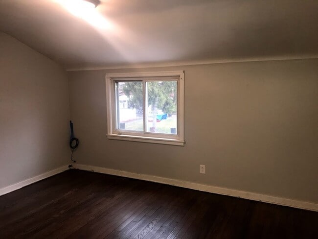Building Photo - 28 Greenough Ave