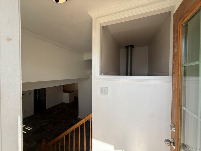Foto del edificio - 73 Waterford Rd