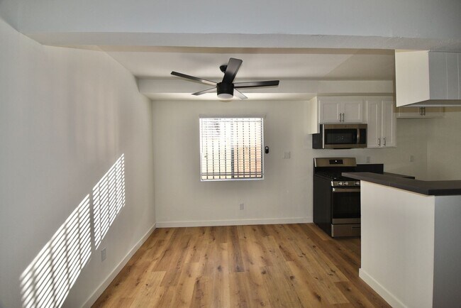 Foto del edificio - 5652 Colfax Ave