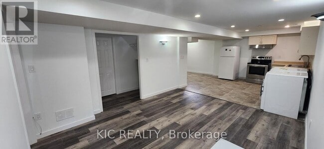 Building Photo - 618 Ponting Pl