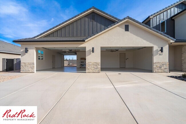 Building Photo - 7 Bedroom Home with 5 Car Garage