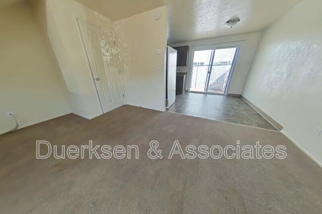 Building Photo - 2533 SW Pickford St