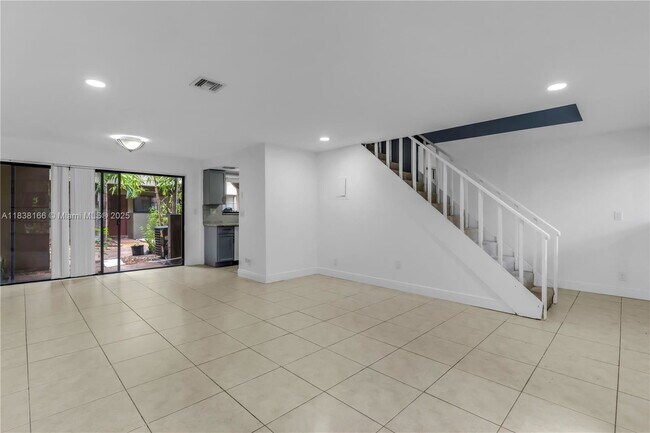 Foto del edificio - 2530 Coral Springs Dr