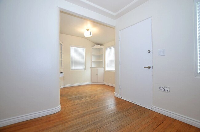 Foto del edificio - 1Bd/1Ba Home, large back yard. 1 Car garage.