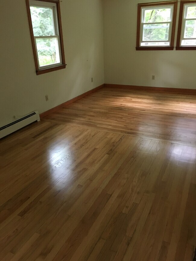 Building Photo - 31 Cedar Swamp Rd