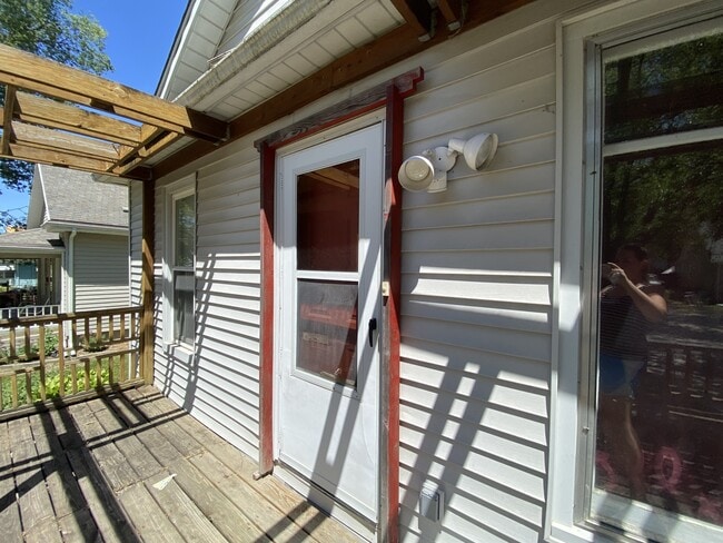 Building Photo - 409 2nd St