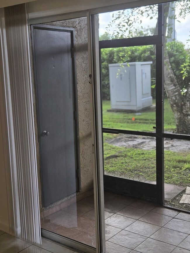 Foto del edificio - 10481 NW 8th St