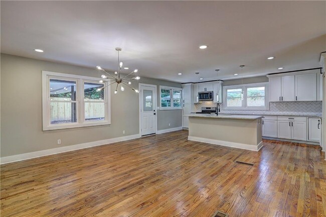 Building Photo - 1842 Calloway Dr NW