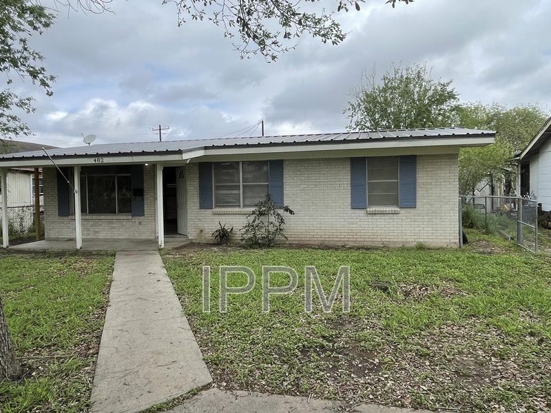 Foto principal - 482 W Riggs Ave