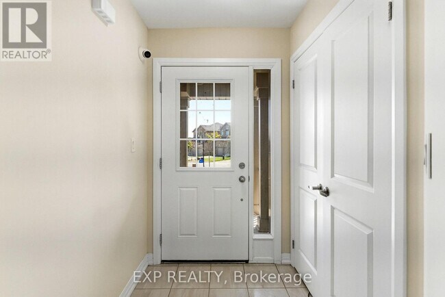 Building Photo - 10 Burrows Ct
