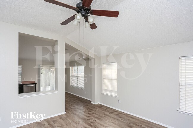 Building Photo - 10141 Chapel Ridge Dr