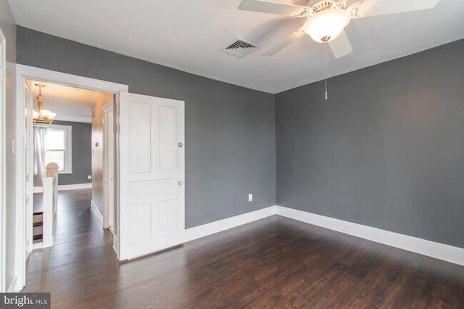Building Photo - 4 br, 2.5 bath House - 5547 Ridge Ave
