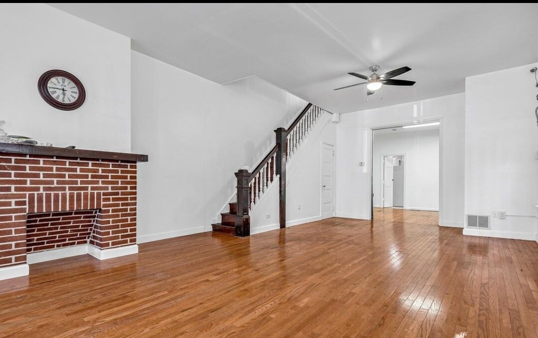 Primary Photo - 247 Maclay St