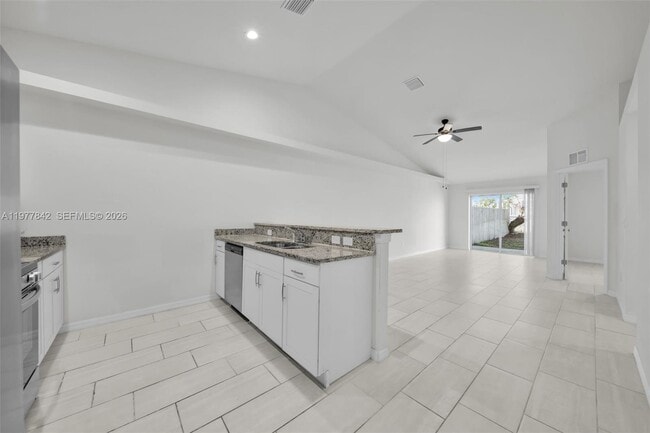 Foto del edificio - 614 SW 3rd Ct