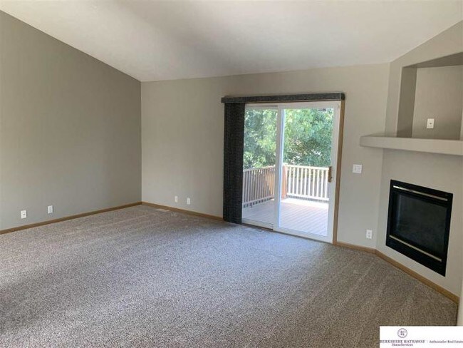 Building Photo - 3 bedroom in Omaha NE 68116